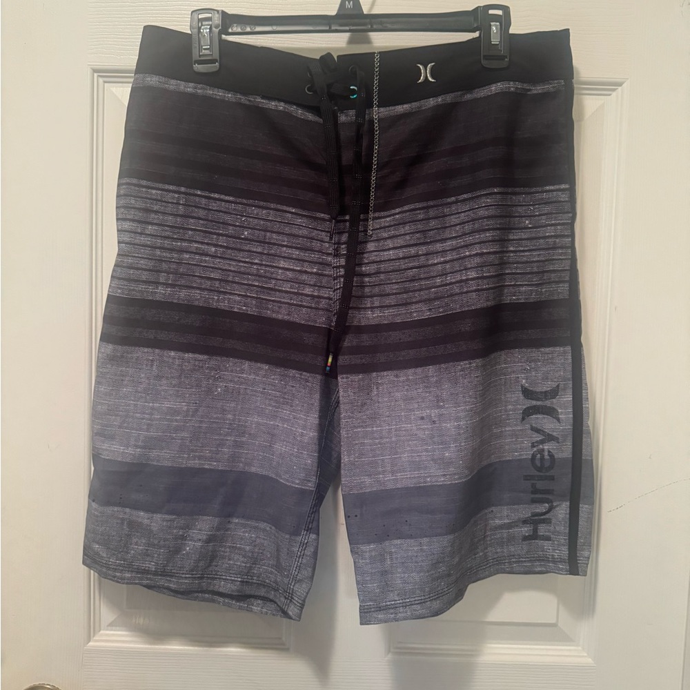 Hurley Phantom men’s board shorts. Size 32. Lightly worn.